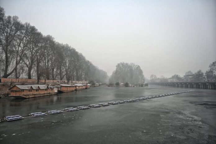 Frosty morning in Srinagar, Jammu and Kashmir